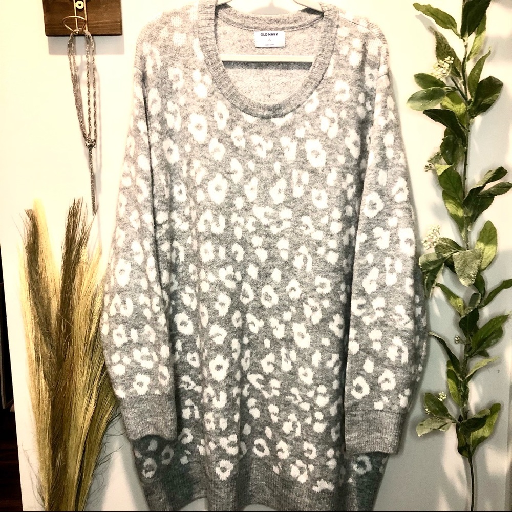 Old Navy Gray & White Leopard Tunic Length Sweater